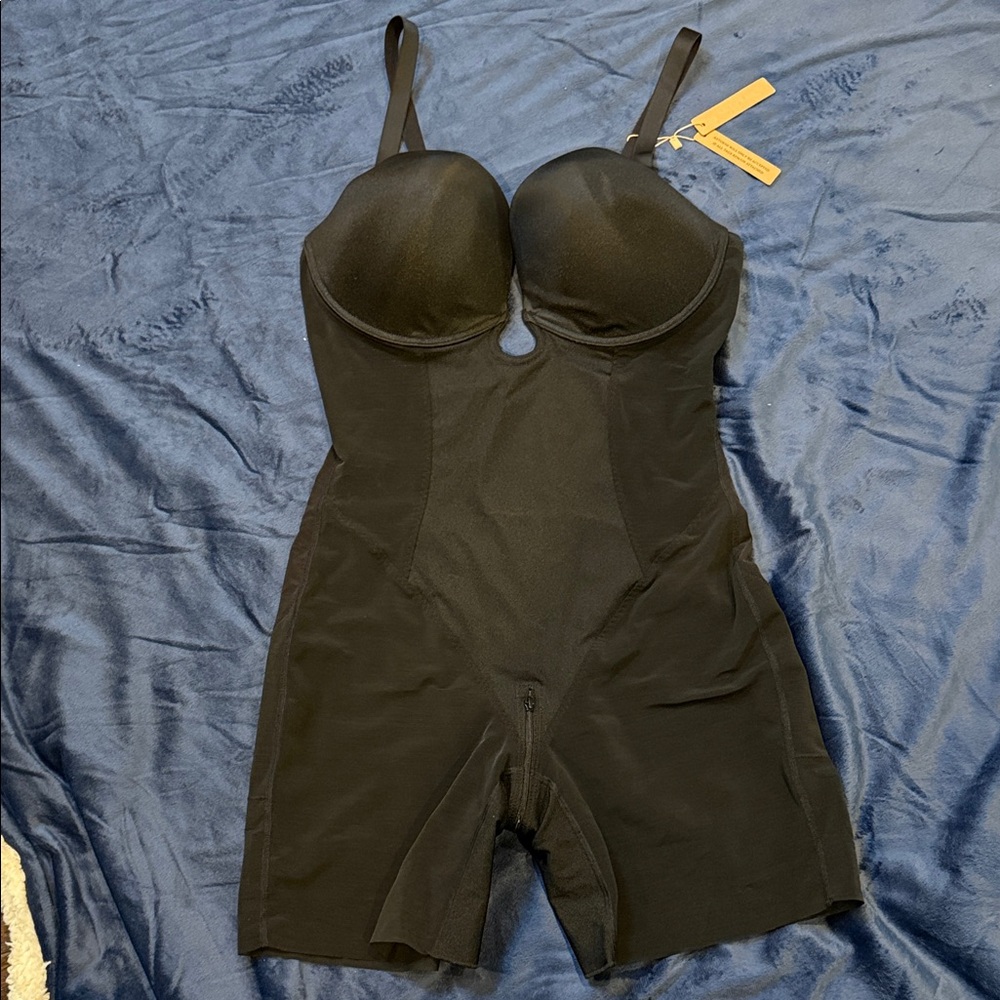 Sleek Black Women's Shapewear Bodysuit